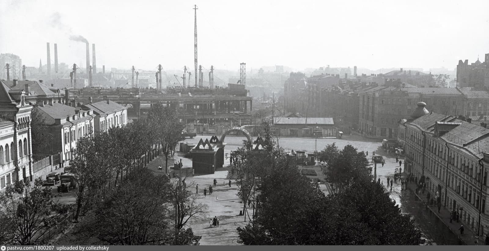 От Ломоносова до Энгельса. Экскурсия с завтраком. А завтрак с шампанским.